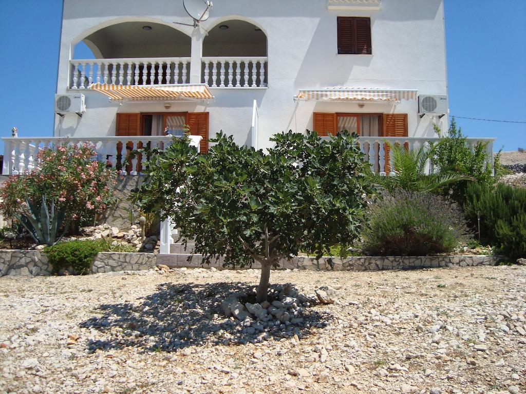 Apartments Kuss Novalja Exterior foto
