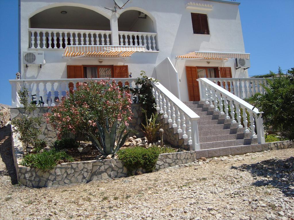 Apartments Kuss Novalja Exterior foto