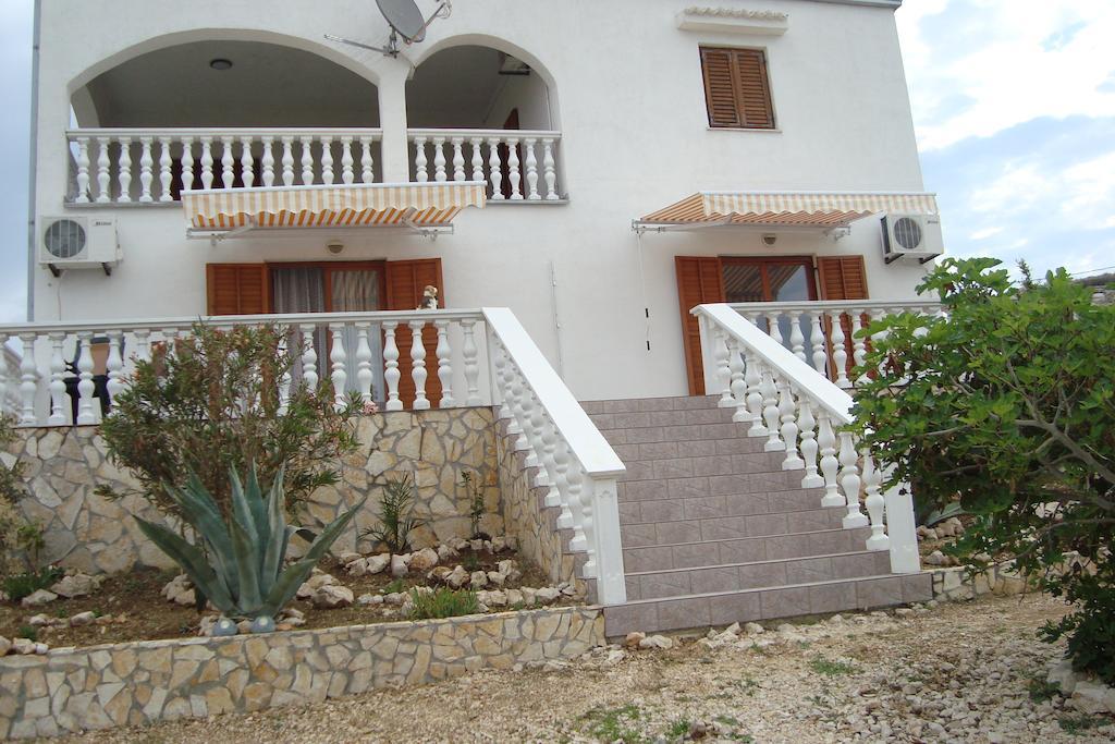 Apartments Kuss Novalja Exterior foto